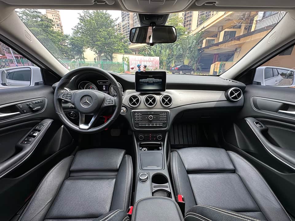 Mercedes-Benz GLA Mercedes-Benz GLA