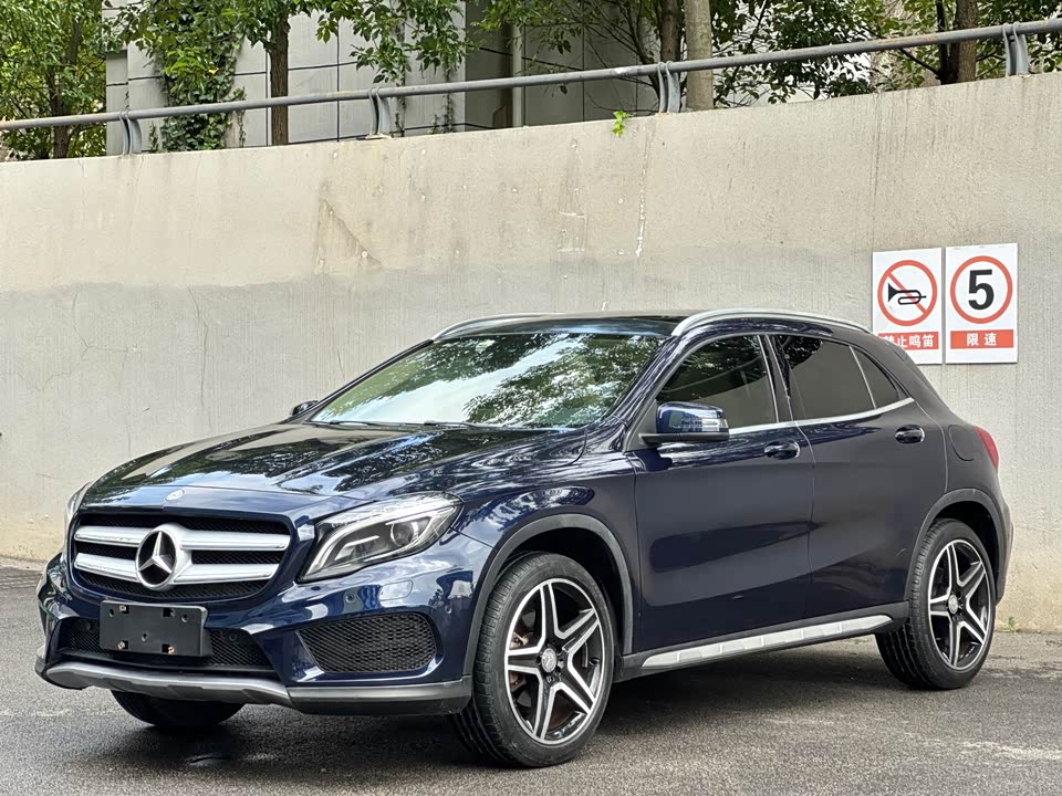 Mercedes-Benz GLA Mercedes-Benz GLA