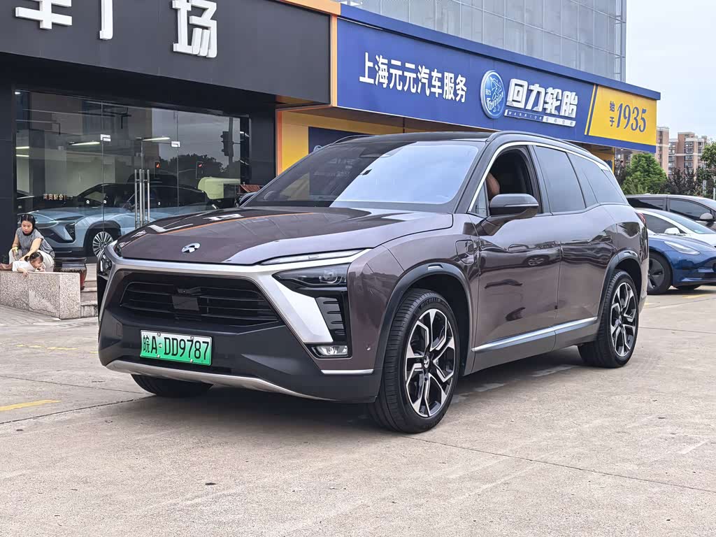 NIO ES8