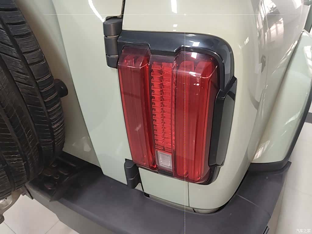 Tank 300, 2023 8