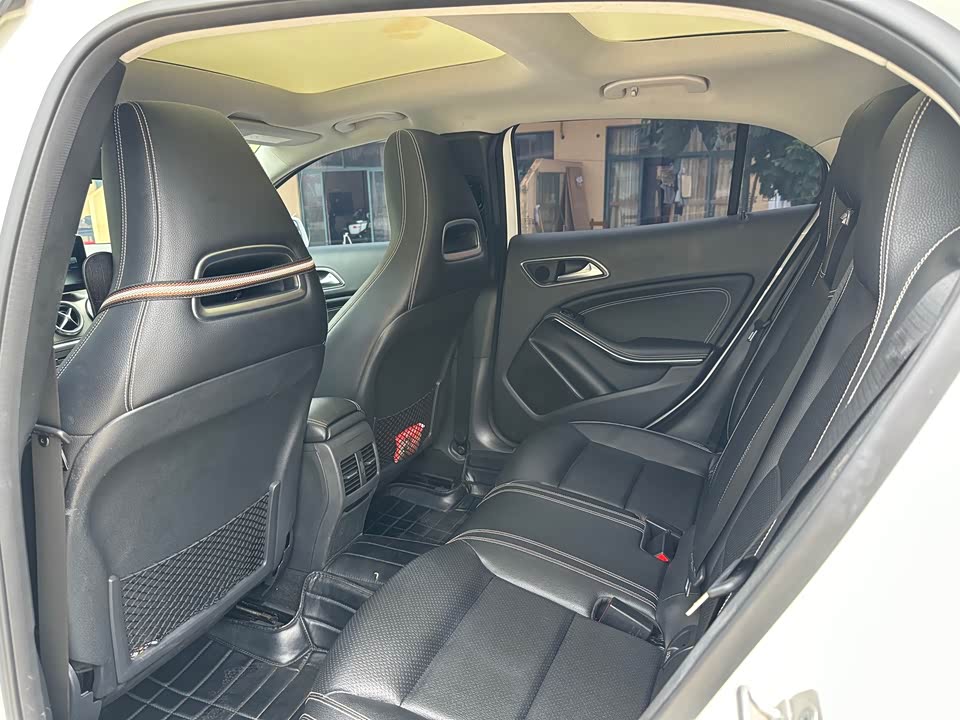 Mercedes-Benz GLA Mercedes-Benz GLA