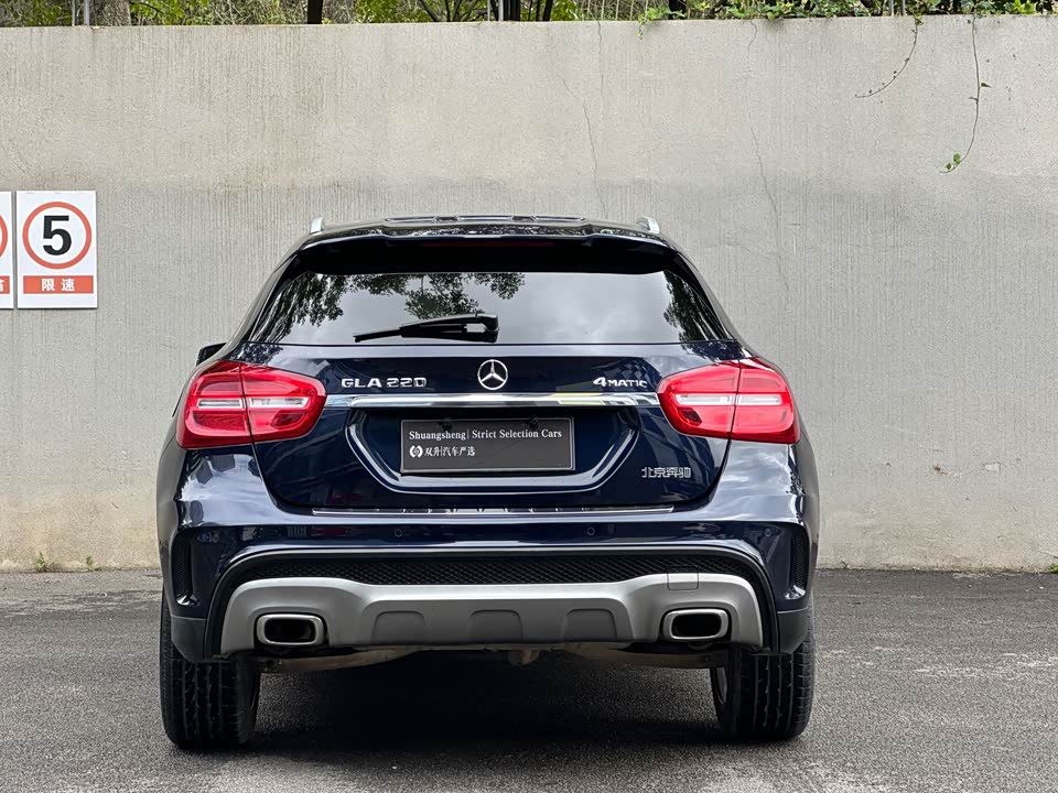 Mercedes-Benz GLA Mercedes-Benz GLA
