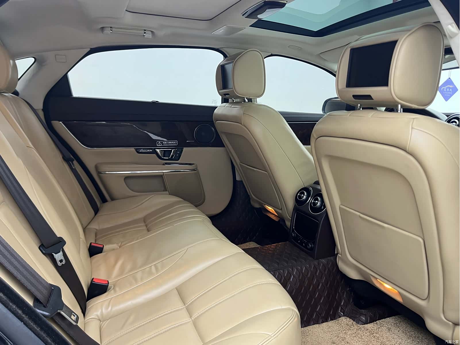 Jaguar XJ, 2015 все фото