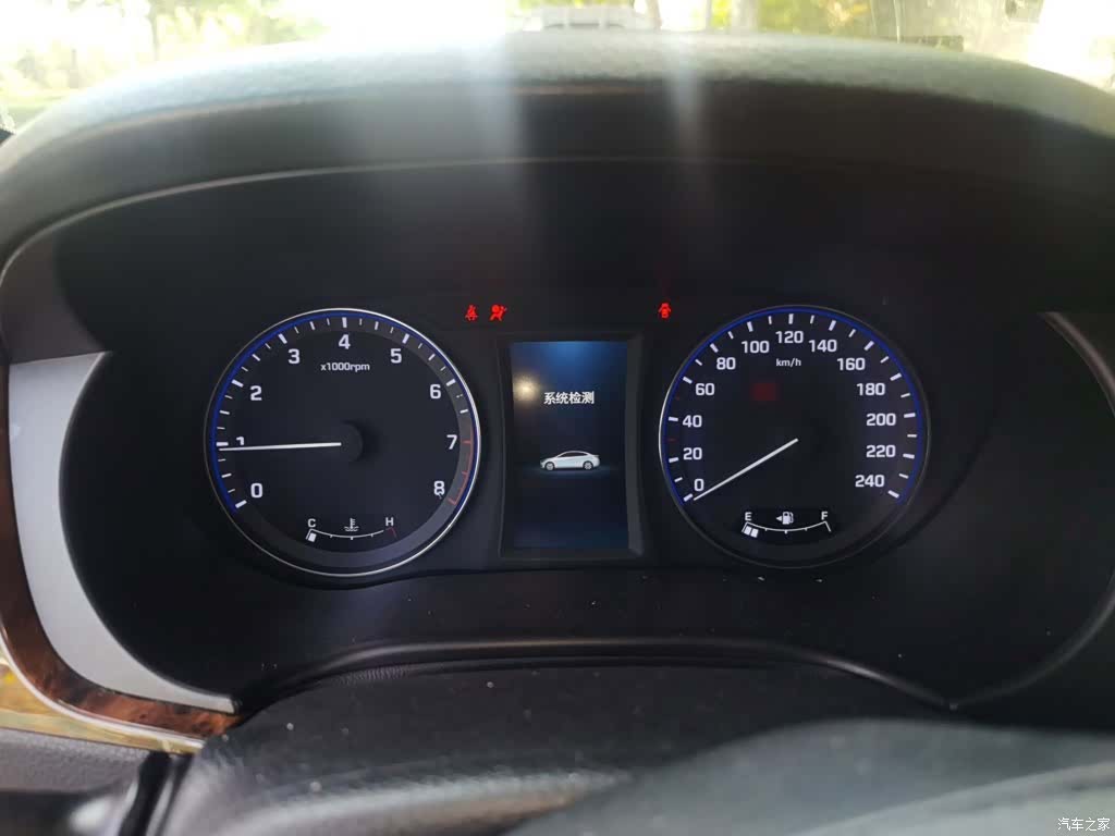 Hyundai DLX, 2016 4