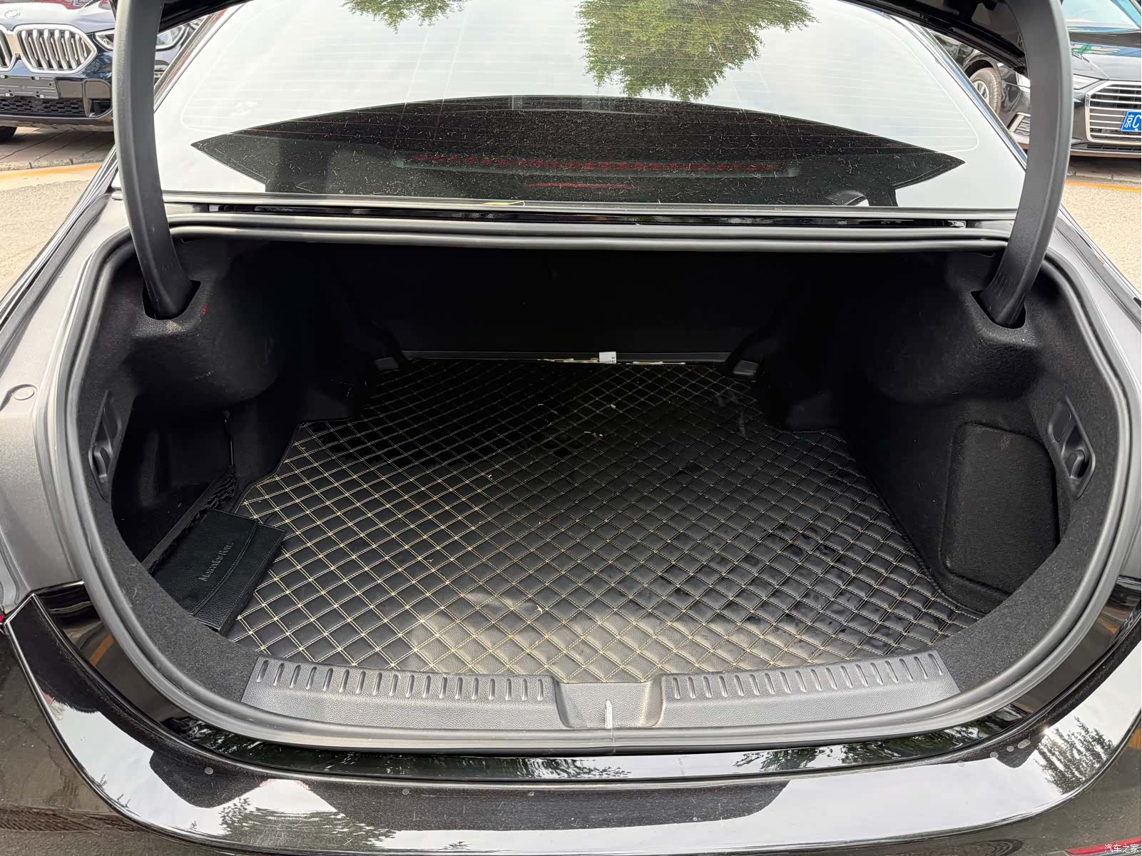 Mercedes-Benz E-Class, 2024 10
