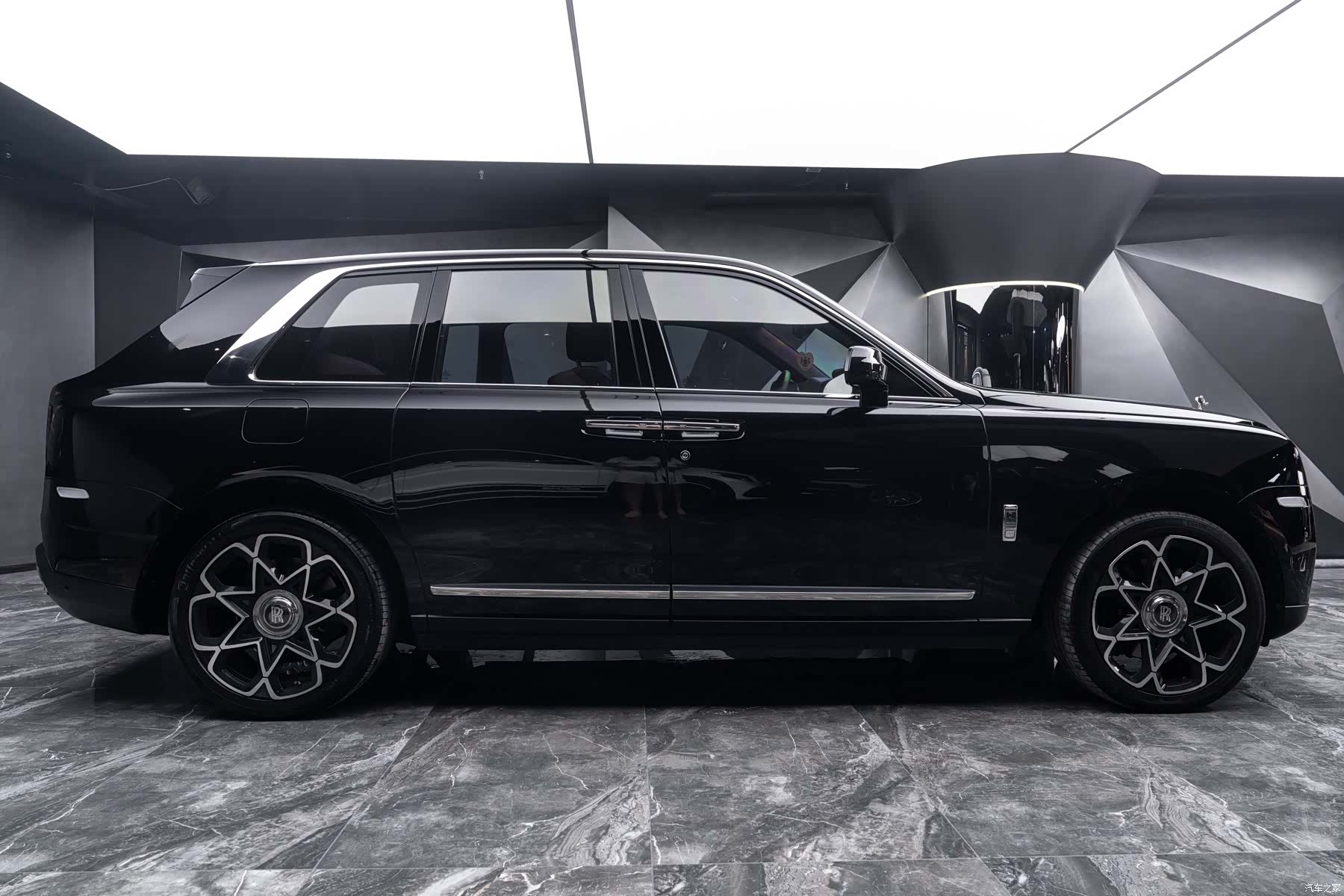Rolls-Royce Cullinan, 2020 10