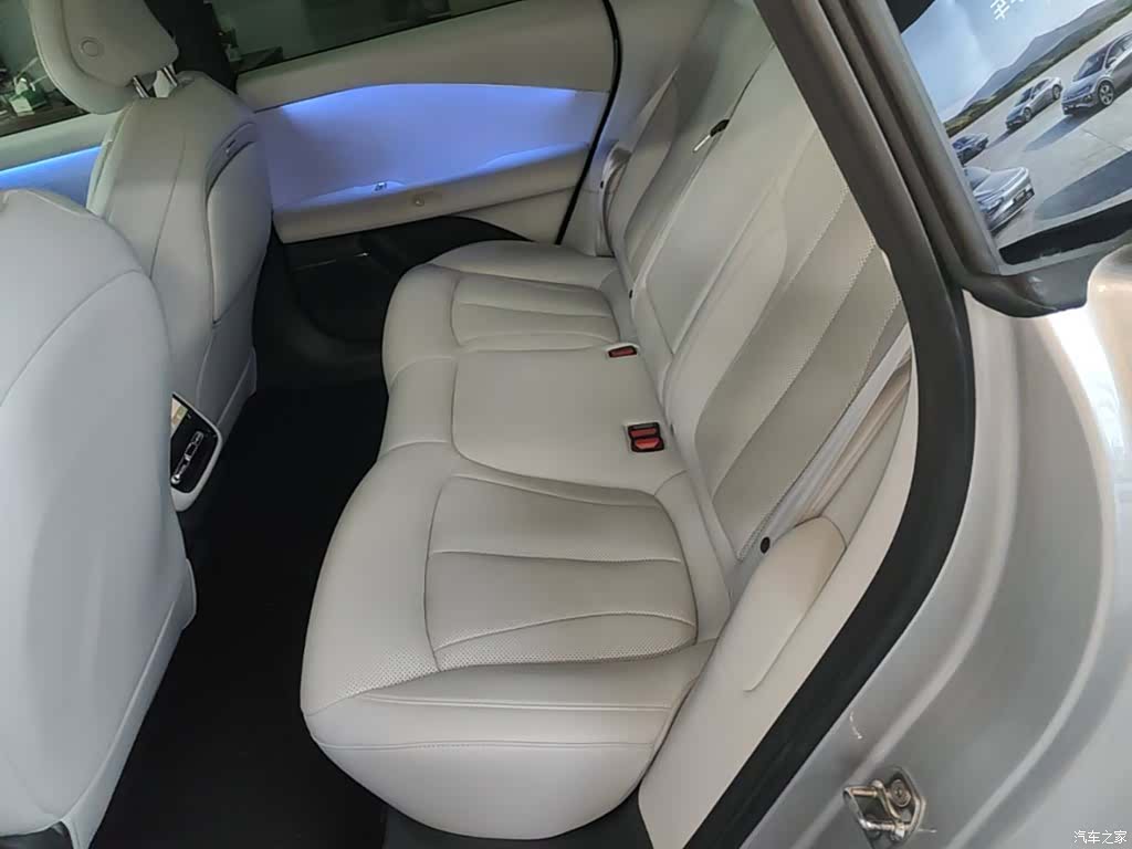 Xpeng P7, 2025 17