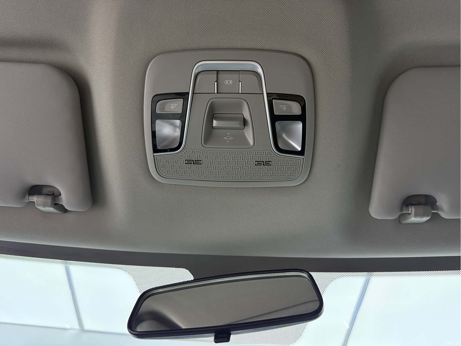 Geely Coolray, 2022 15