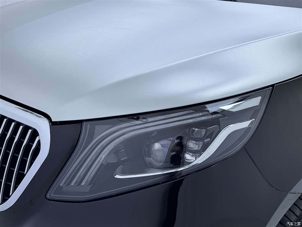 Mercedes-Benz 7, 2023 9