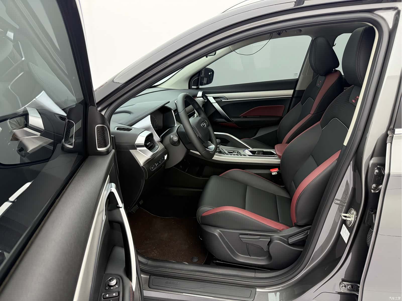 Geely Coolray, 2022 21