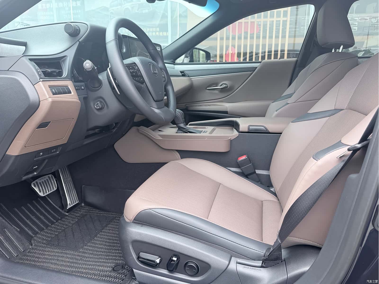 Lexus ES, 2025 все фото