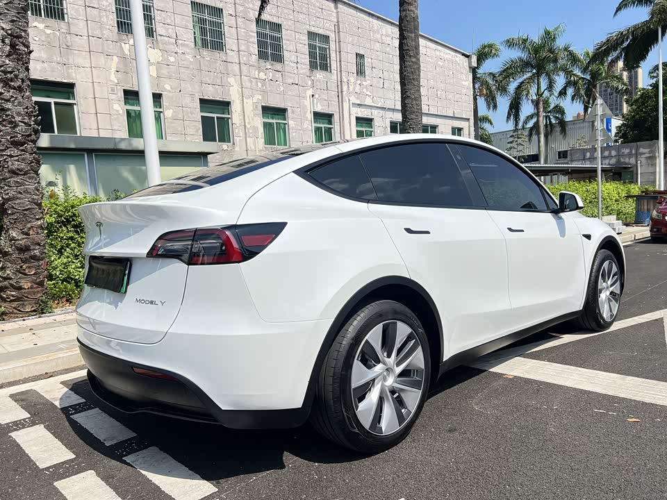 Tesla Model Y Tesla Model Y