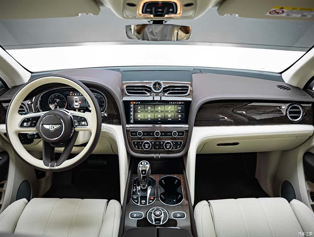 Bentley Bentayga, 2023 10