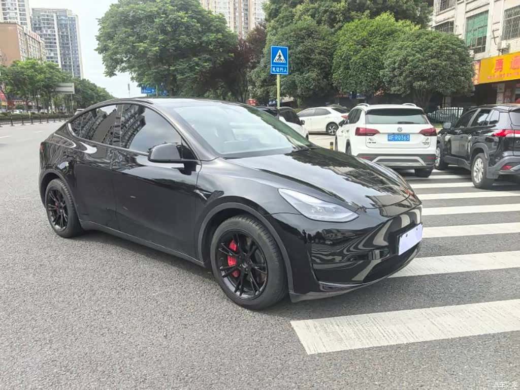 Tesla Model Y, 2022 3