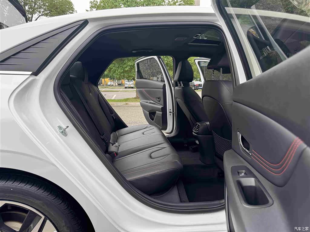 Hyundai Elantra, 2023 17