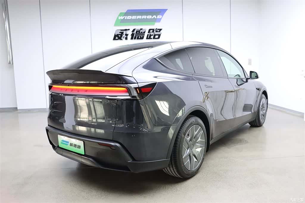 Tesla Model Y, 2026 3