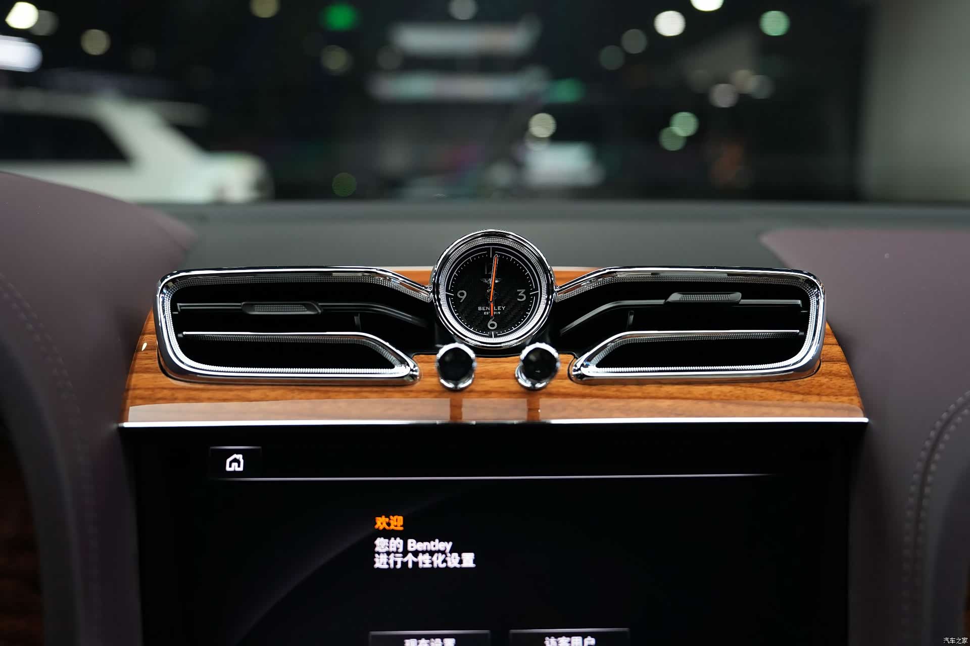 Bentley Bentayga, 2023 14