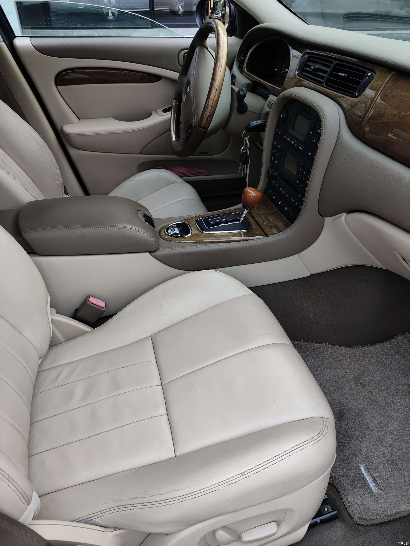 Jaguar S-TYPE, 2004 31