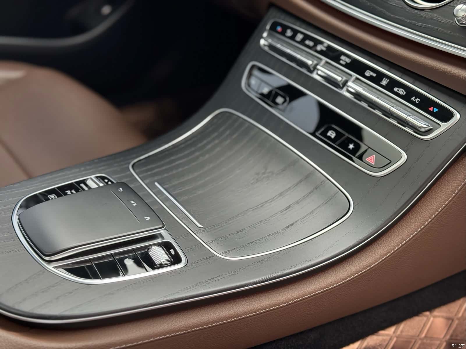Mercedes-Benz E-Class, 2023 16