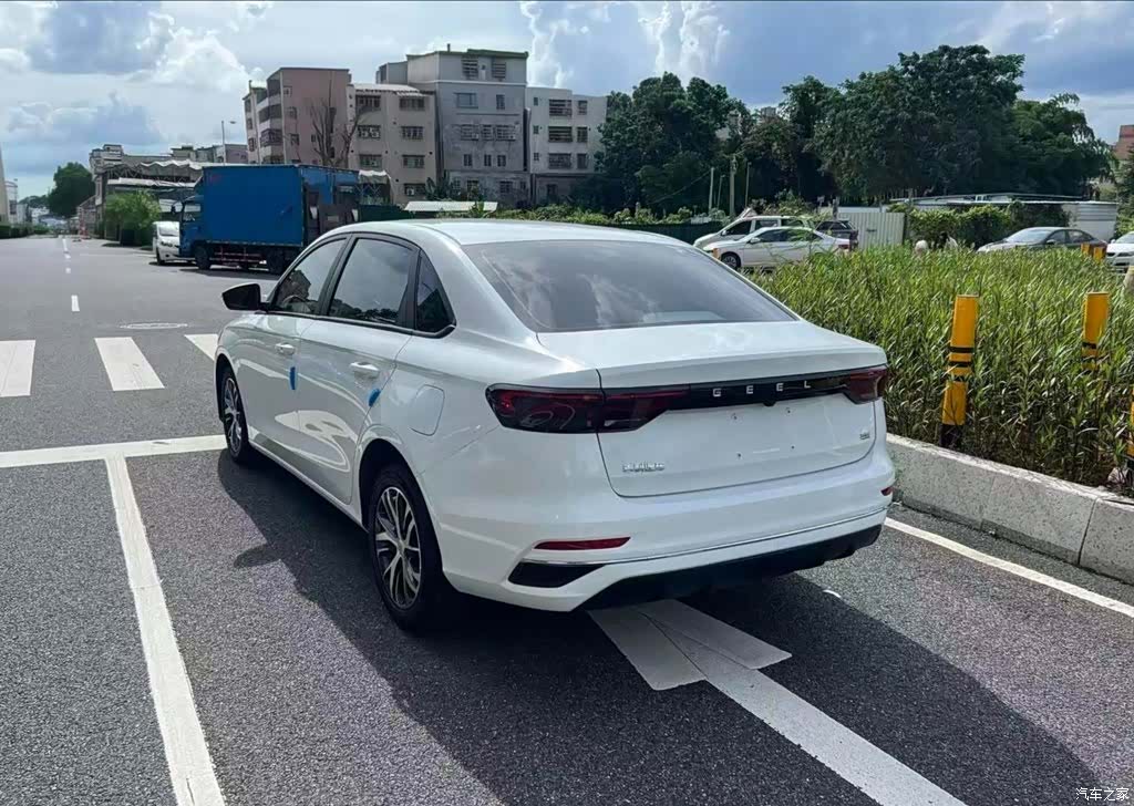 Geely Emgrand, 2021 4