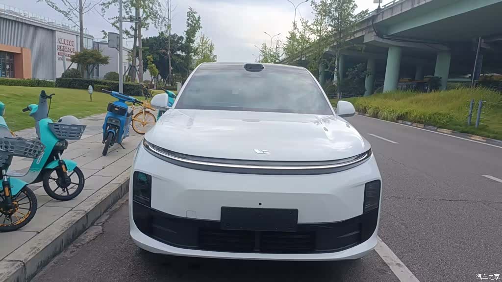 Li Auto L6, 2025 3