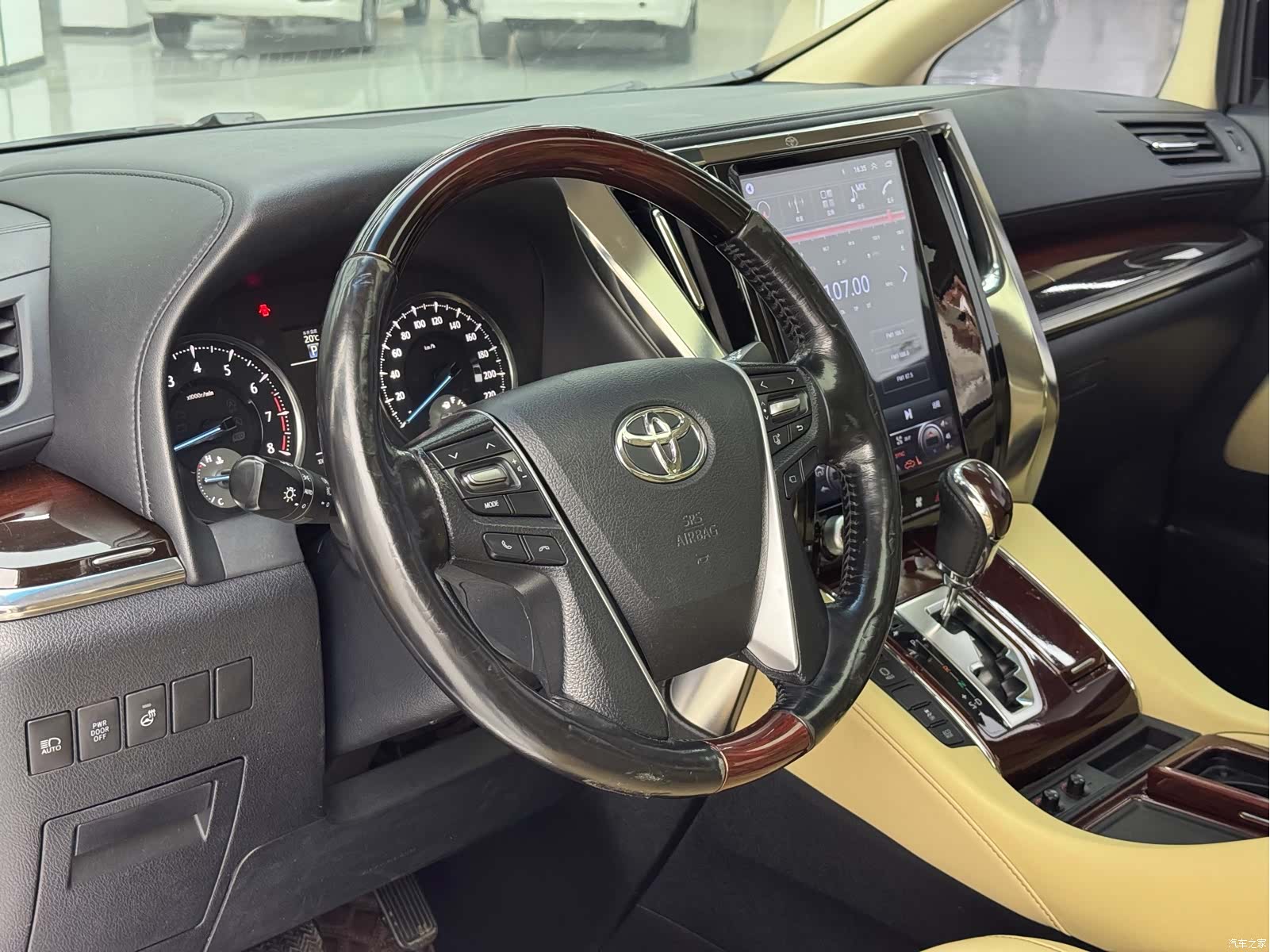 Toyota Alphard, 2016 все фото