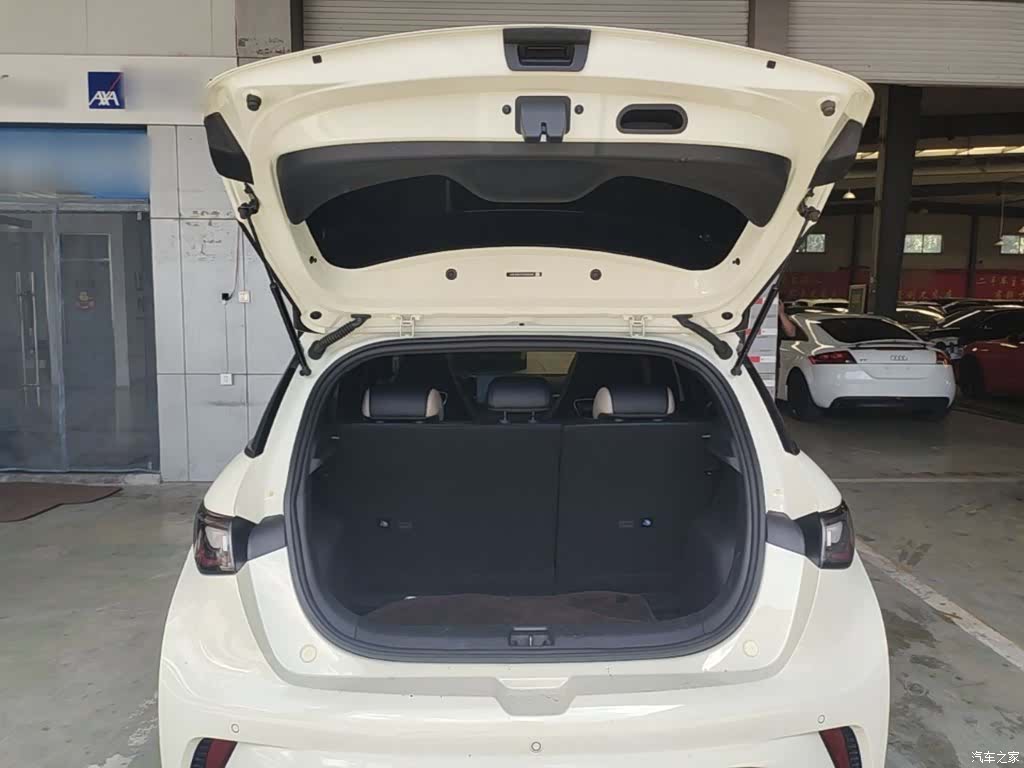 BYD Dolphin, 2023 19