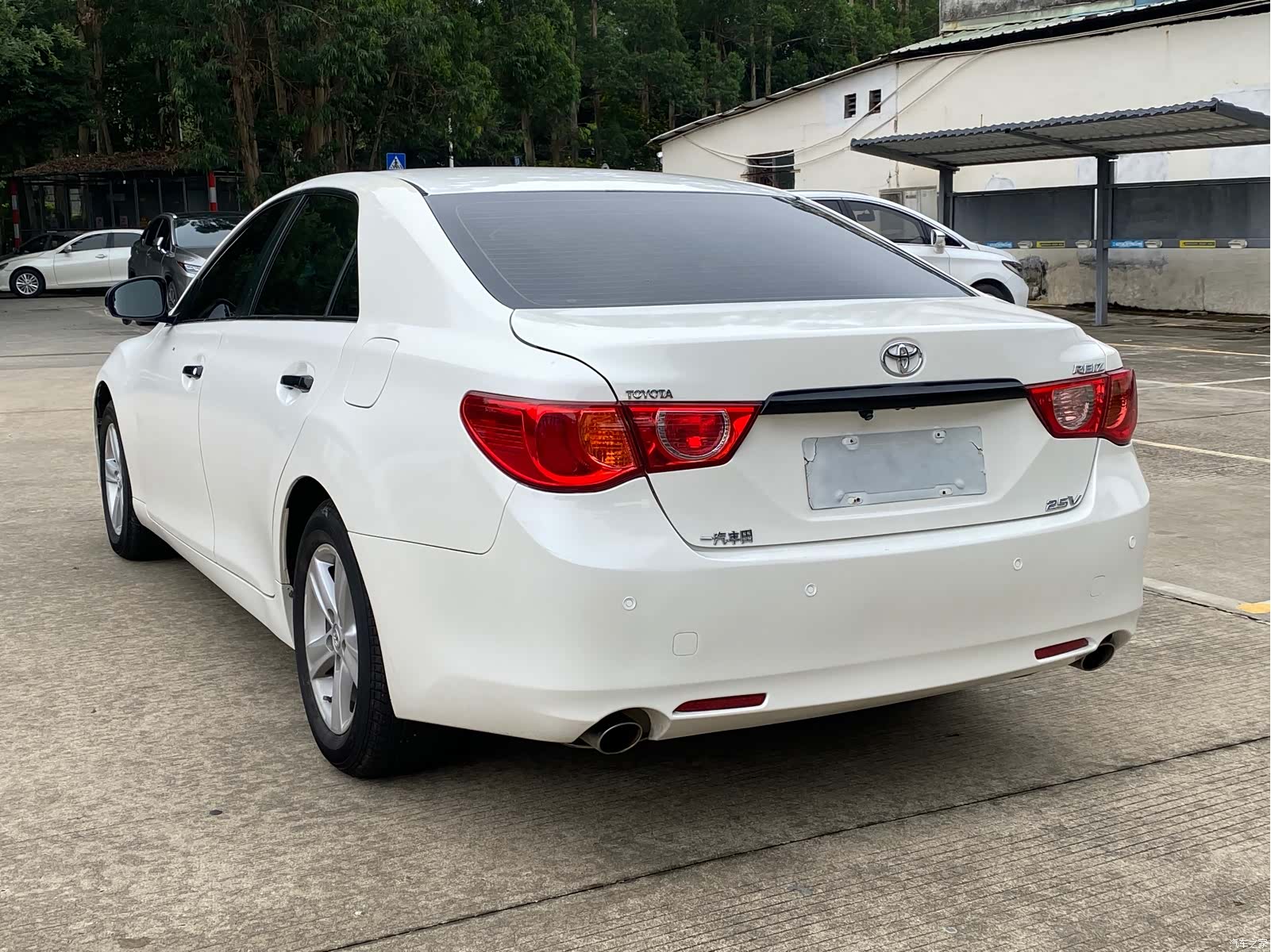 Toyota 2.5V, 2011 6