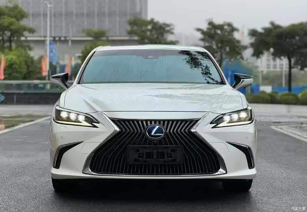 Lexus ES, 2021 4