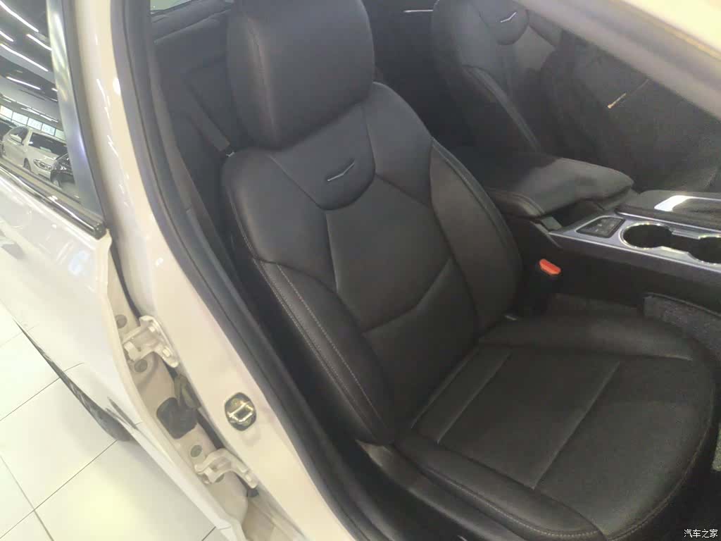 Cadillac CT4, 2023 25