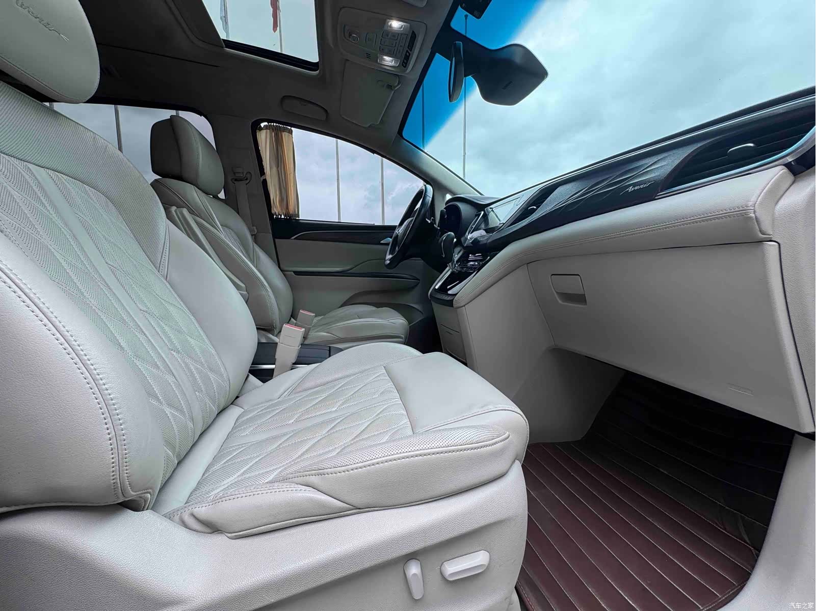 Buick GL8, 2017 все фото