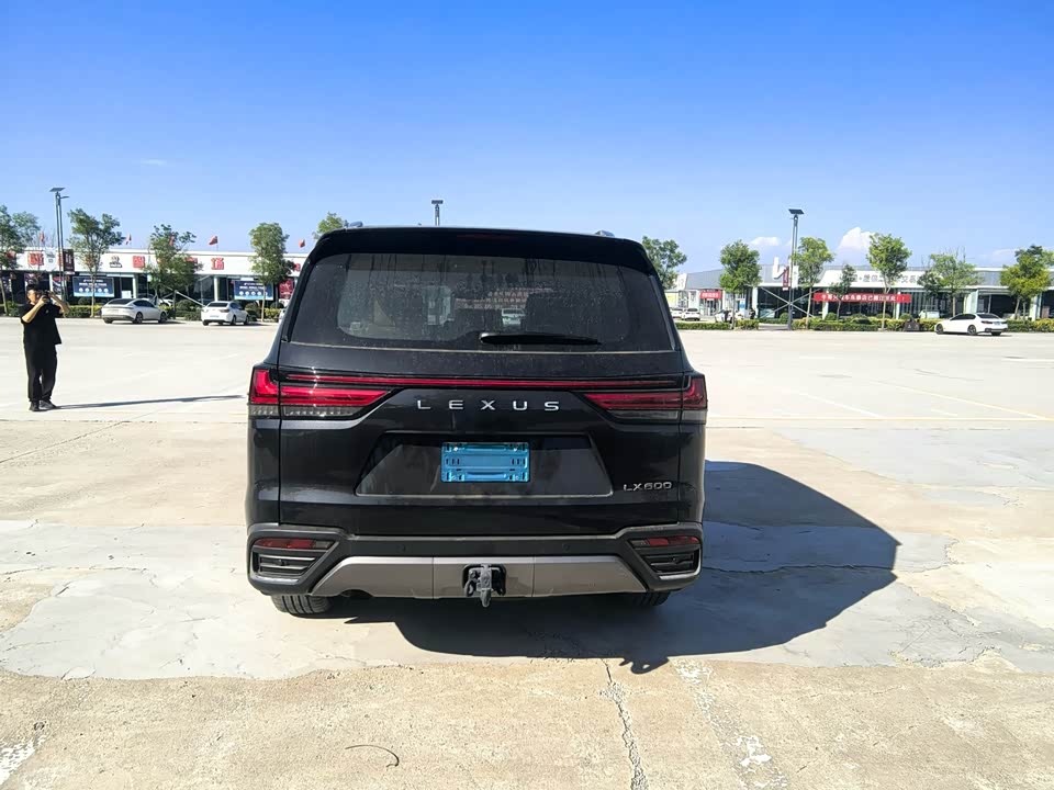 Lexus LX