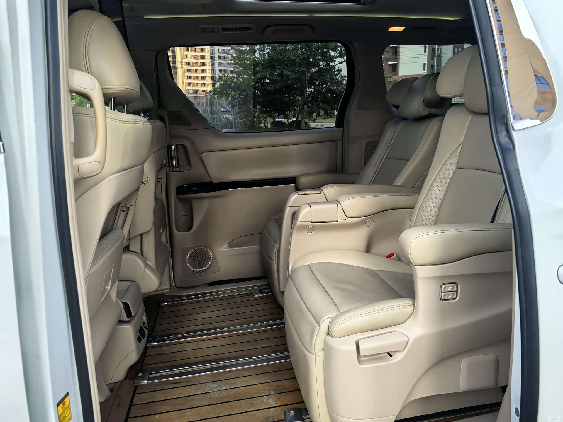 Toyota Alphard, 2013 8