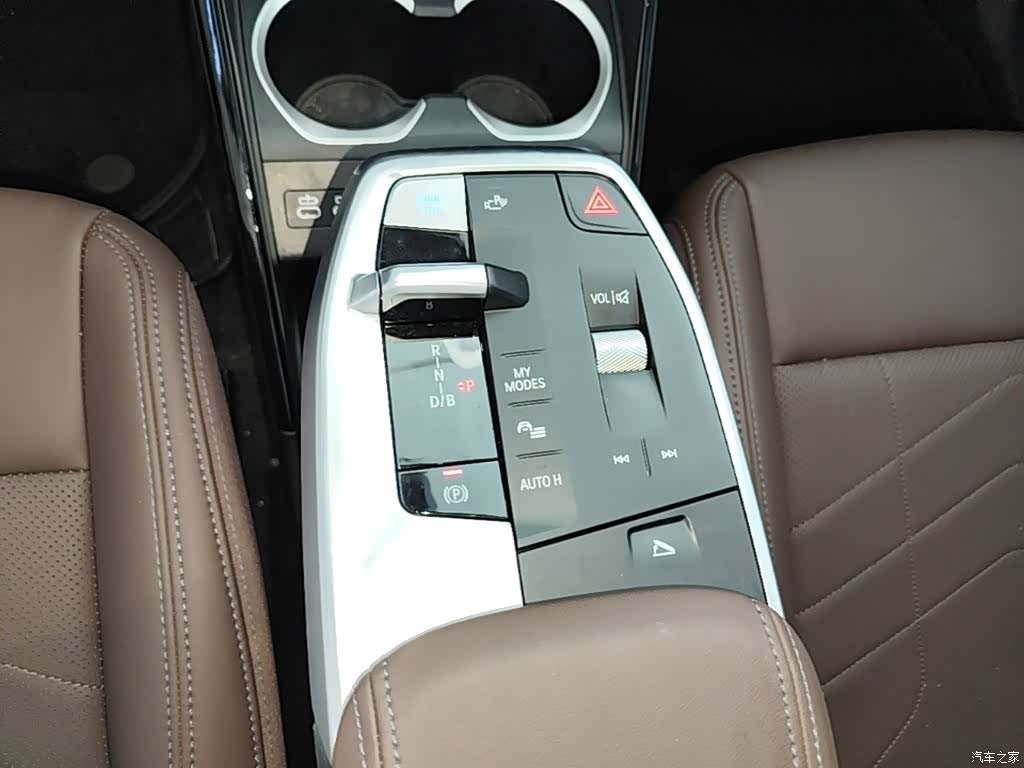 BMW iX1, 2025 14