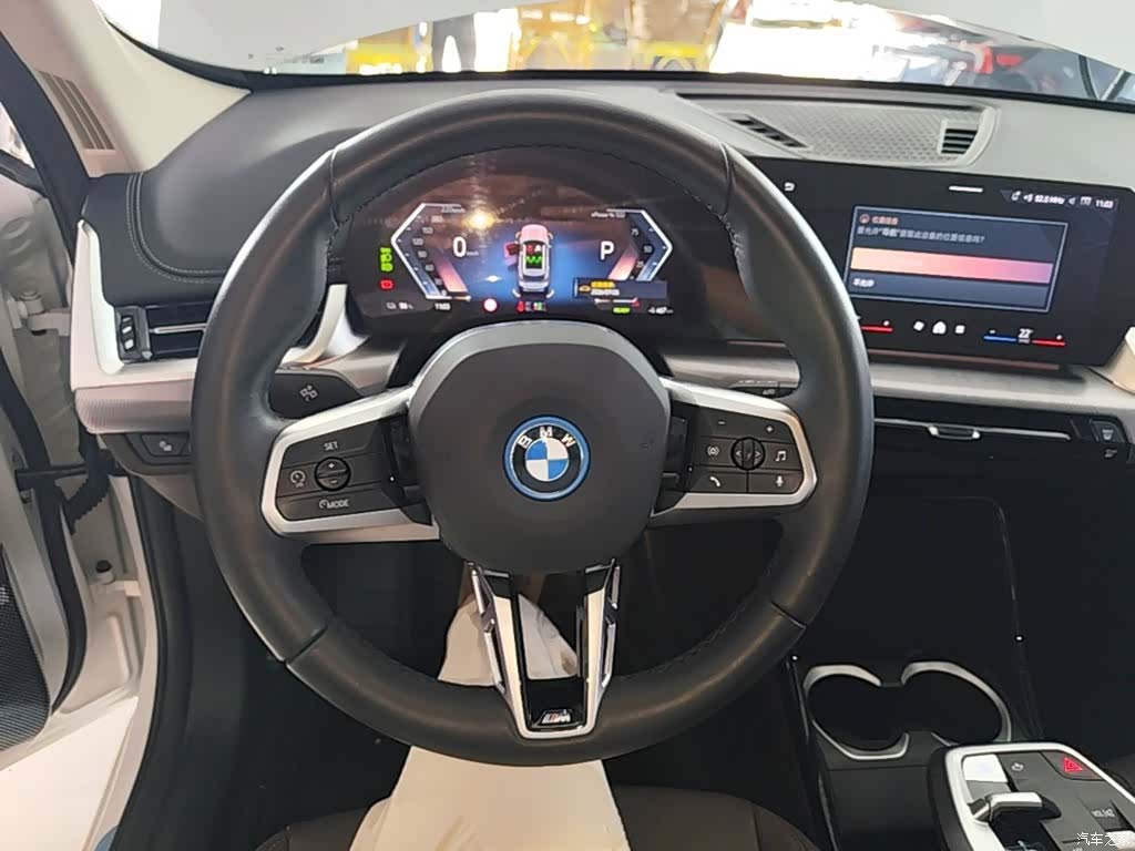 BMW iX1, 2025 11