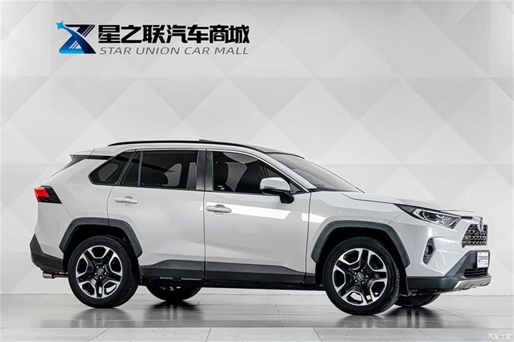 Toyota RAV4, 2020 все фото