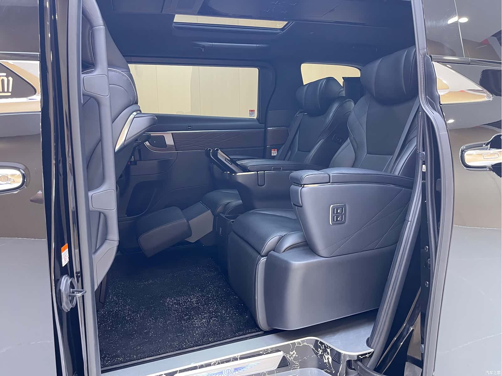 Toyota Vellfire, 2024 13