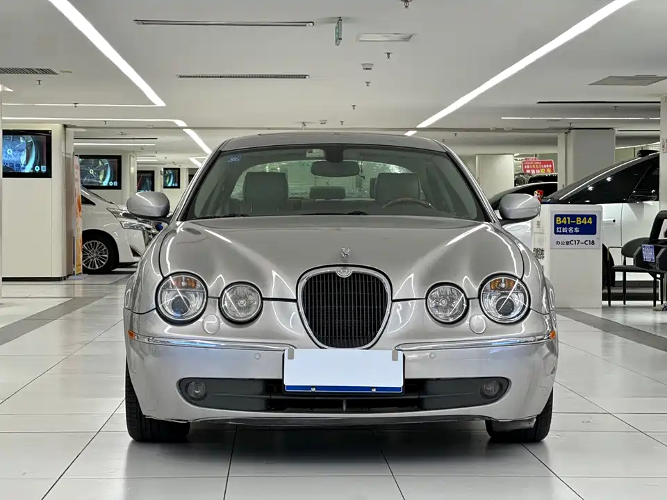 Jaguar S-TYPE