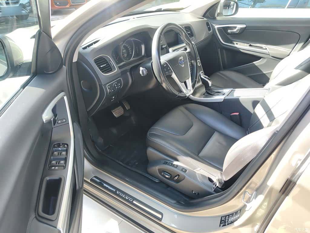 Volvo V60, 2015 12