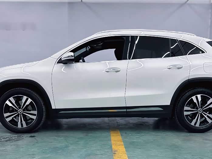Mercedes-Benz GLA Mercedes-Benz GLA