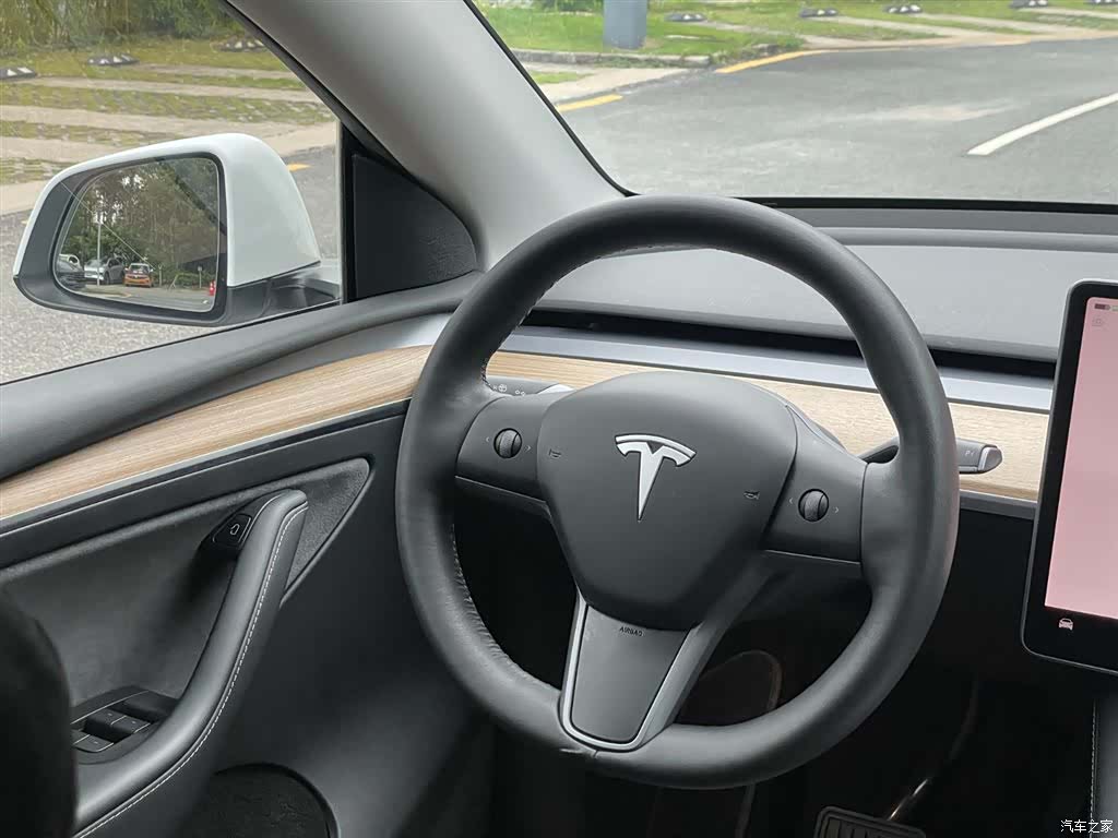 Tesla Model Y, 2022 14