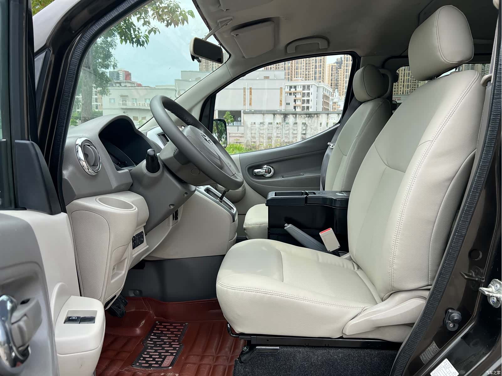 Nissan NV200, 2014 4