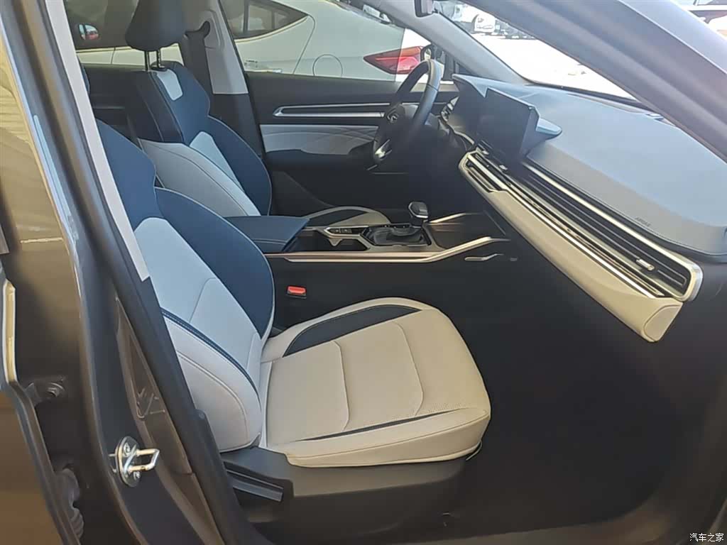 Geely Emgrand, 2023 25