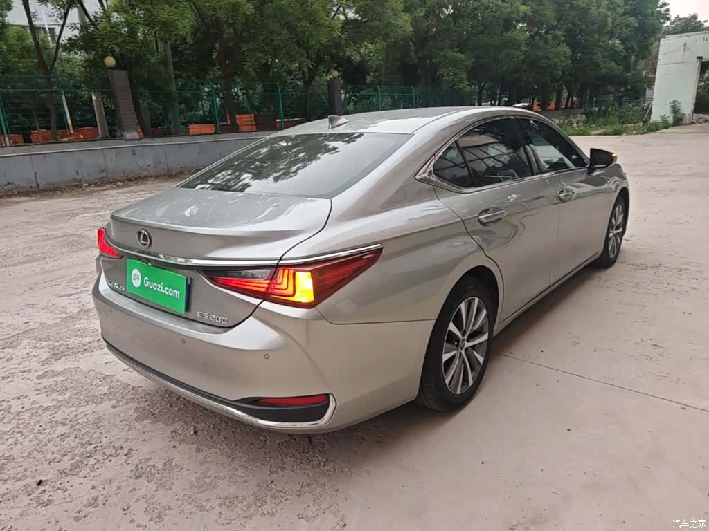 Lexus ES, 2020 7