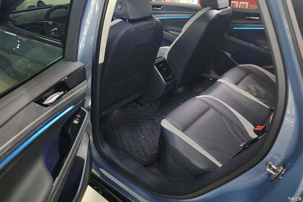 Volkswagen ID.7, 2025 11