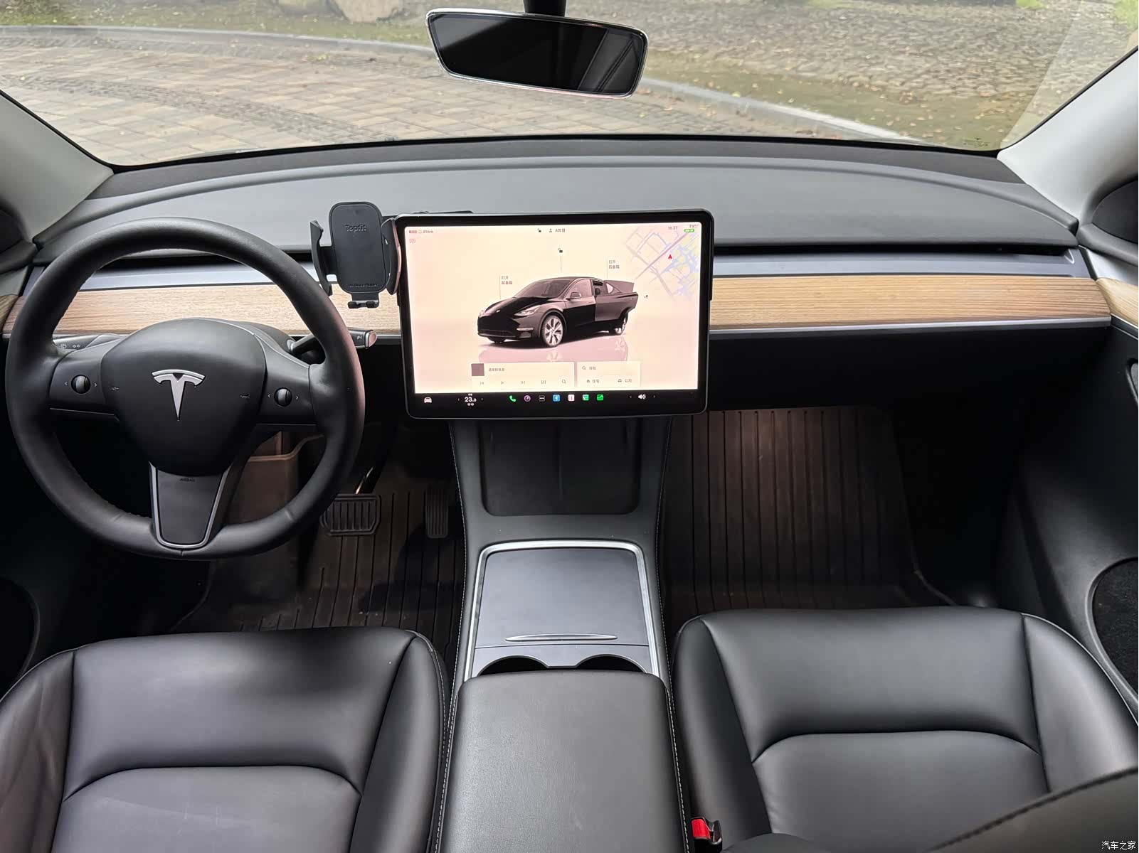 Tesla Model Y, 2023 13