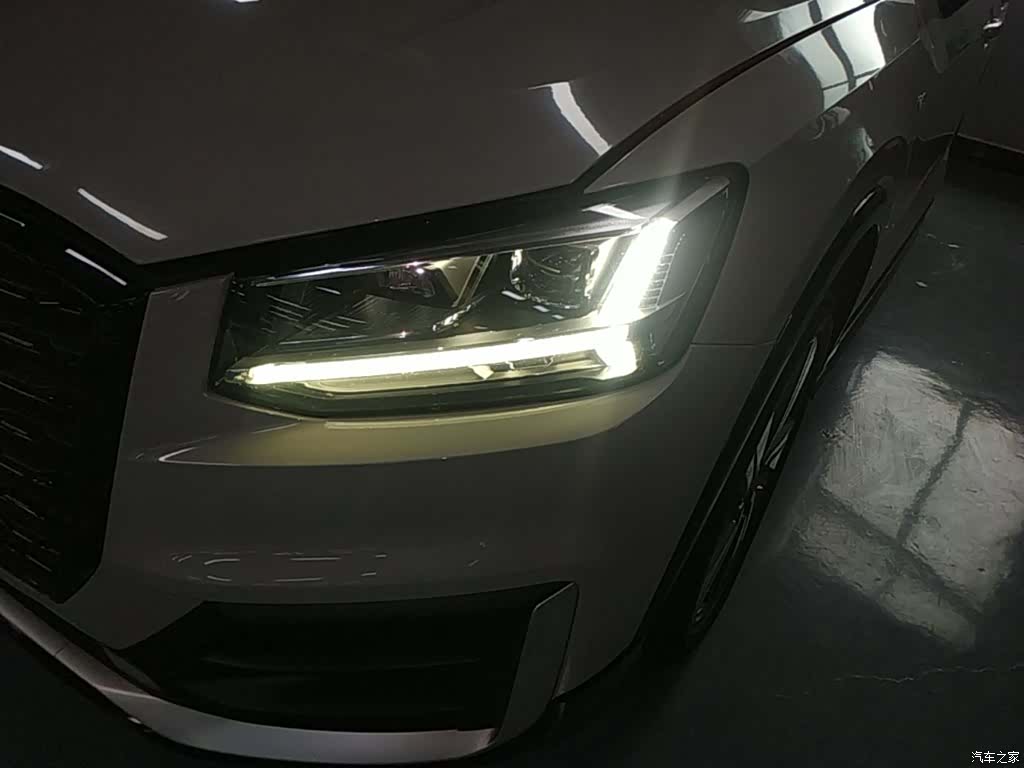 Audi Q2L, 2019 24