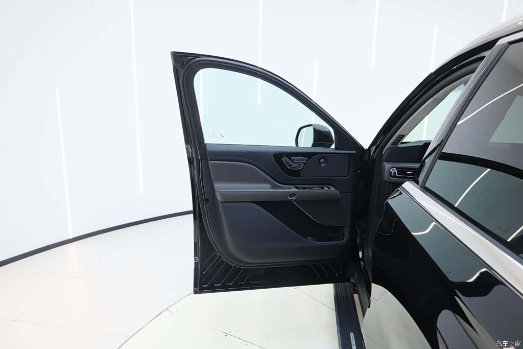 Lincoln Aviator, 2025 17