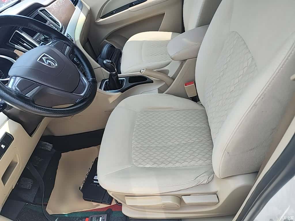 Wuling 730, 2017 15