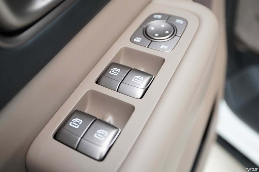 Li Auto MEGA, 2025 10